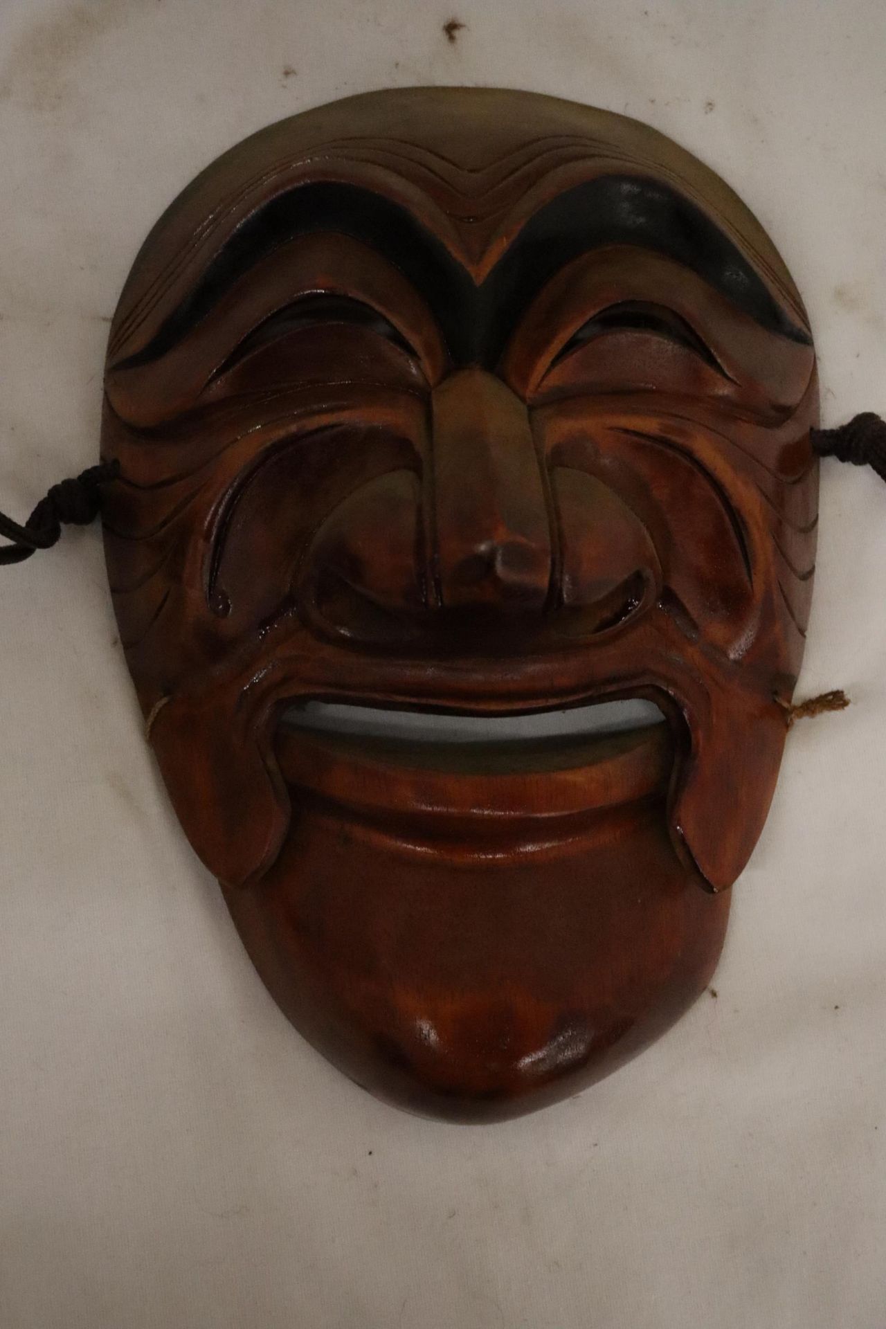 TWO WALL MASKS TO INCLUDE A JAPANESE ONE WITH MARKS TO INNER AND A NEW ZEALAND 'KORURU', 'RURU' IS - Image 8 of 8