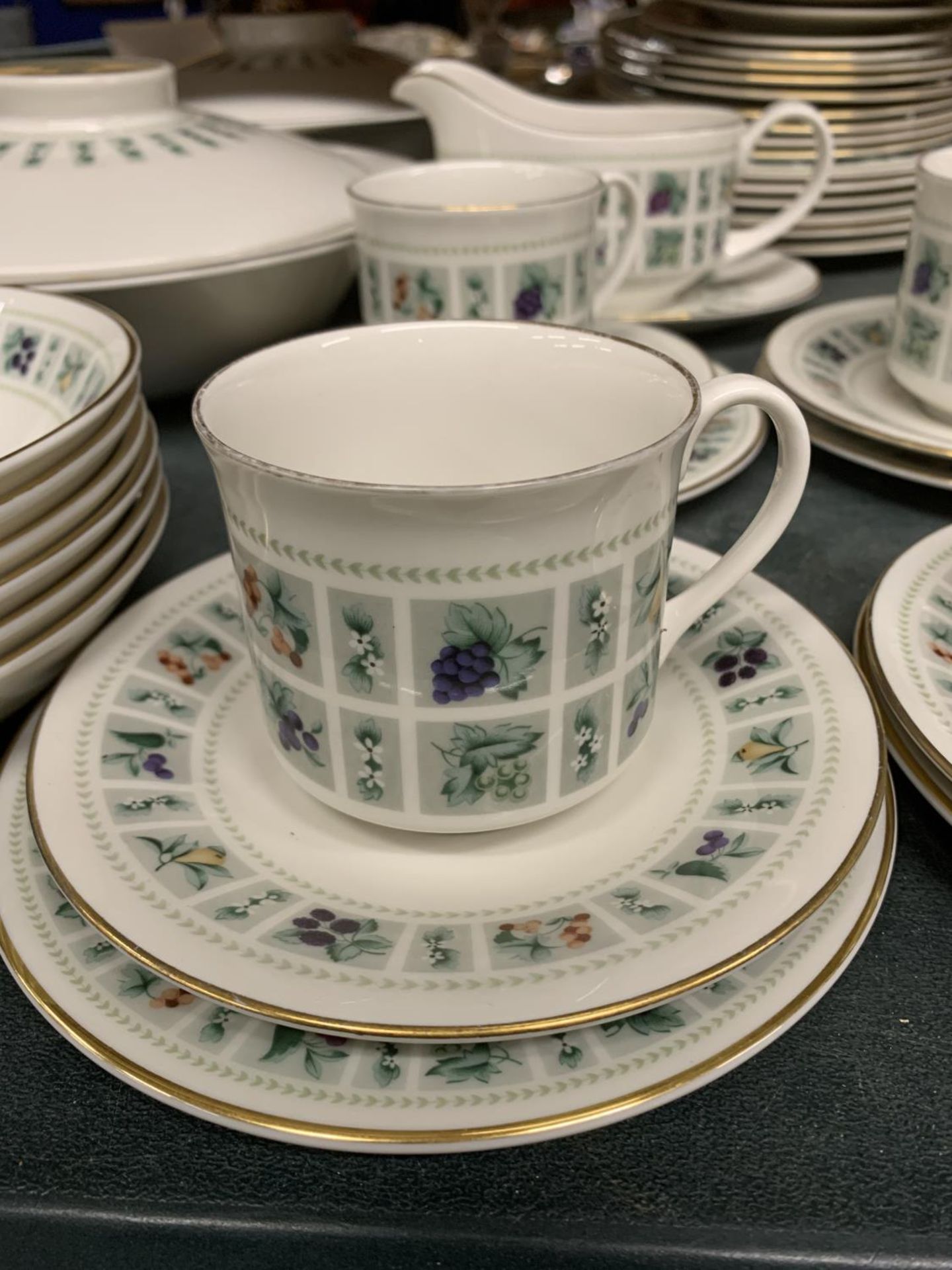 A ROYAL DOULTON 'TAPESTRY' DINNER SERVICE TO INCLUDE DINNER PLATES, SERVING TUREENS, BOWLS, CUPS, - Image 2 of 4