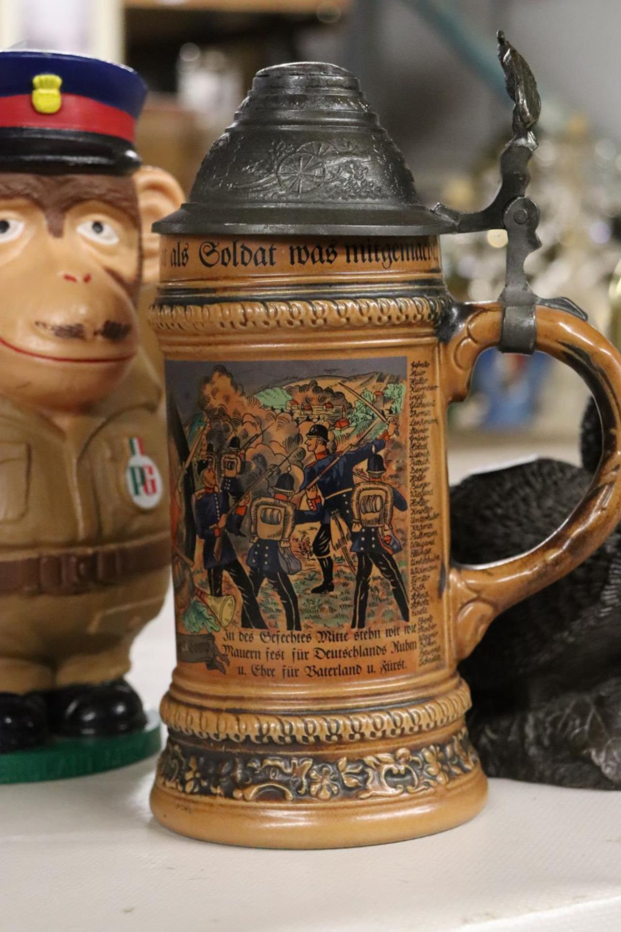 A GLASS STEIN WITH PEWTER LID ENGRAVED WITH THE FALKLAND ISLANDS, VINTAGE CERAMIC STEIN AND ' - Image 3 of 4