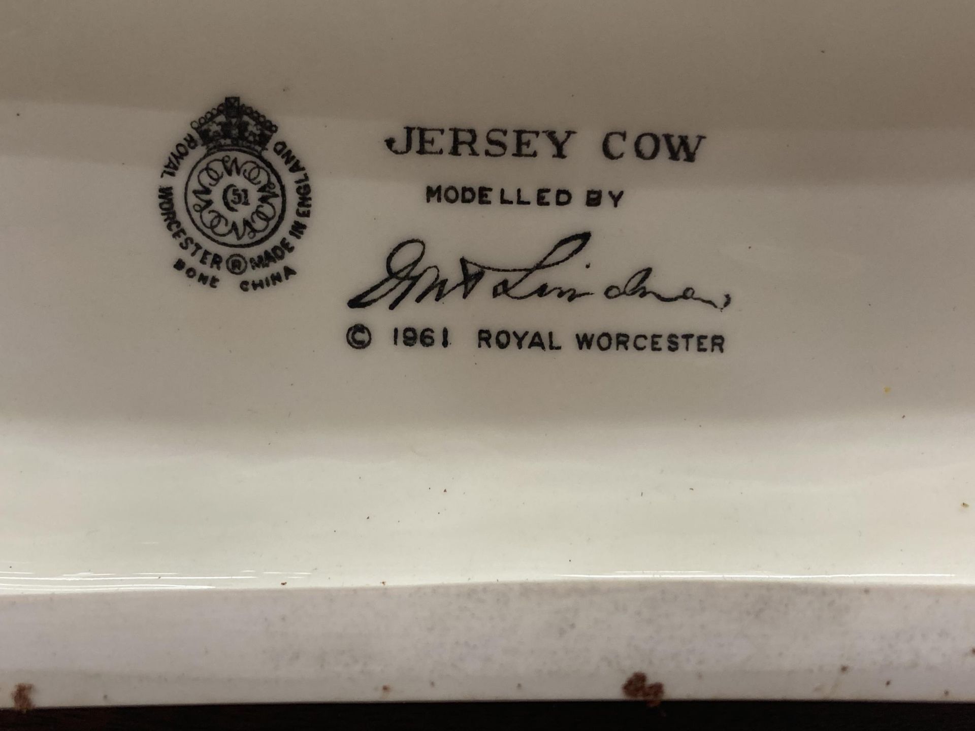 A ROYAL WORCESTER MODEL OF A JERSEY COW MODELLED BY DORIS LINDNER AND PRODUCED IN A LIMITED - Image 5 of 5