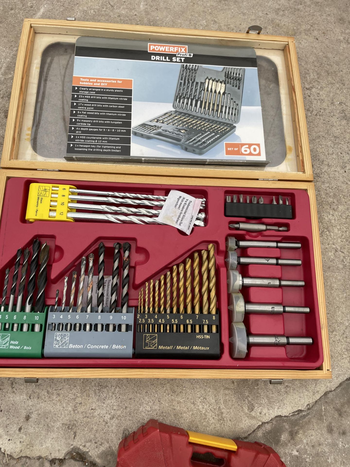 AN ASSORTMENT OF TOOLS TO INCLUDE DRILL BITS, SPANNERS AND A WOOD PLANE ETC - Image 4 of 5