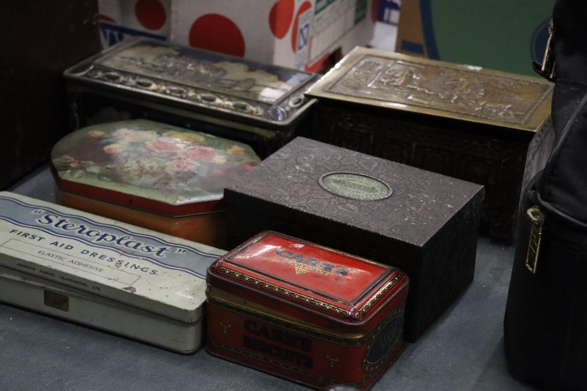 A QUANTITY OF VINTAGE TINS TO INCLUDE CO-OPERATIVE WHOLESALE SOAP WORKS, ETC - 6 IN TOTAL - Image 10 of 10
