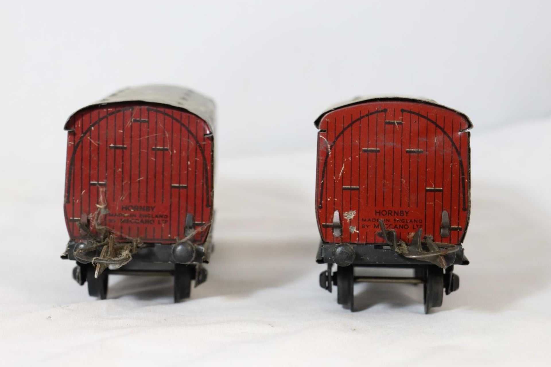 TWO HORNBY .30 GAUGE METAL RAILWAY CARRIAGES LENGTH 17 CM - Image 2 of 5