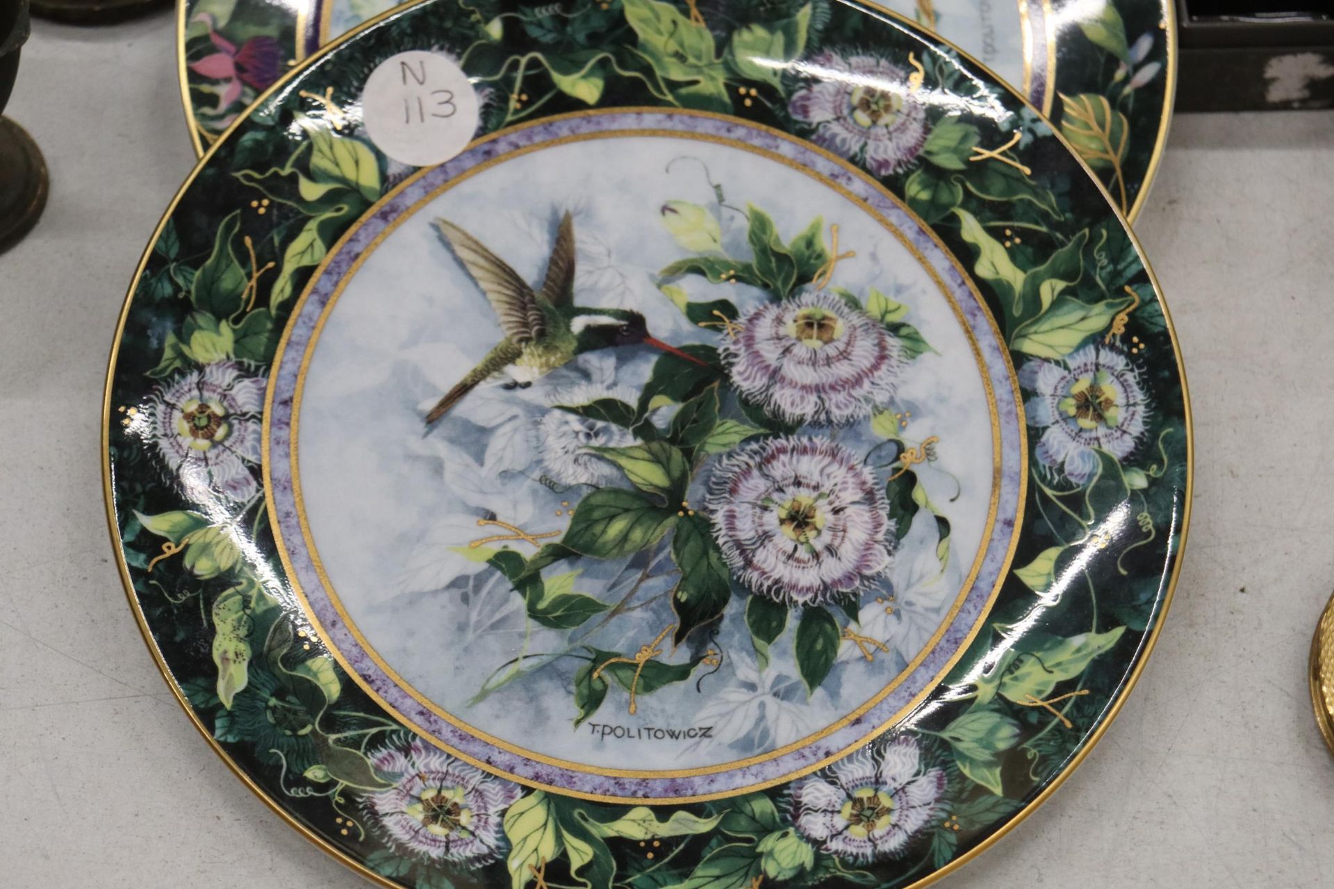 A SET OF SIX, FRANKLIN MINT, HUMMINGBIRD LIMITED EDITION CABINET PLATES, MOST WITH C. O. A'S - Image 5 of 9