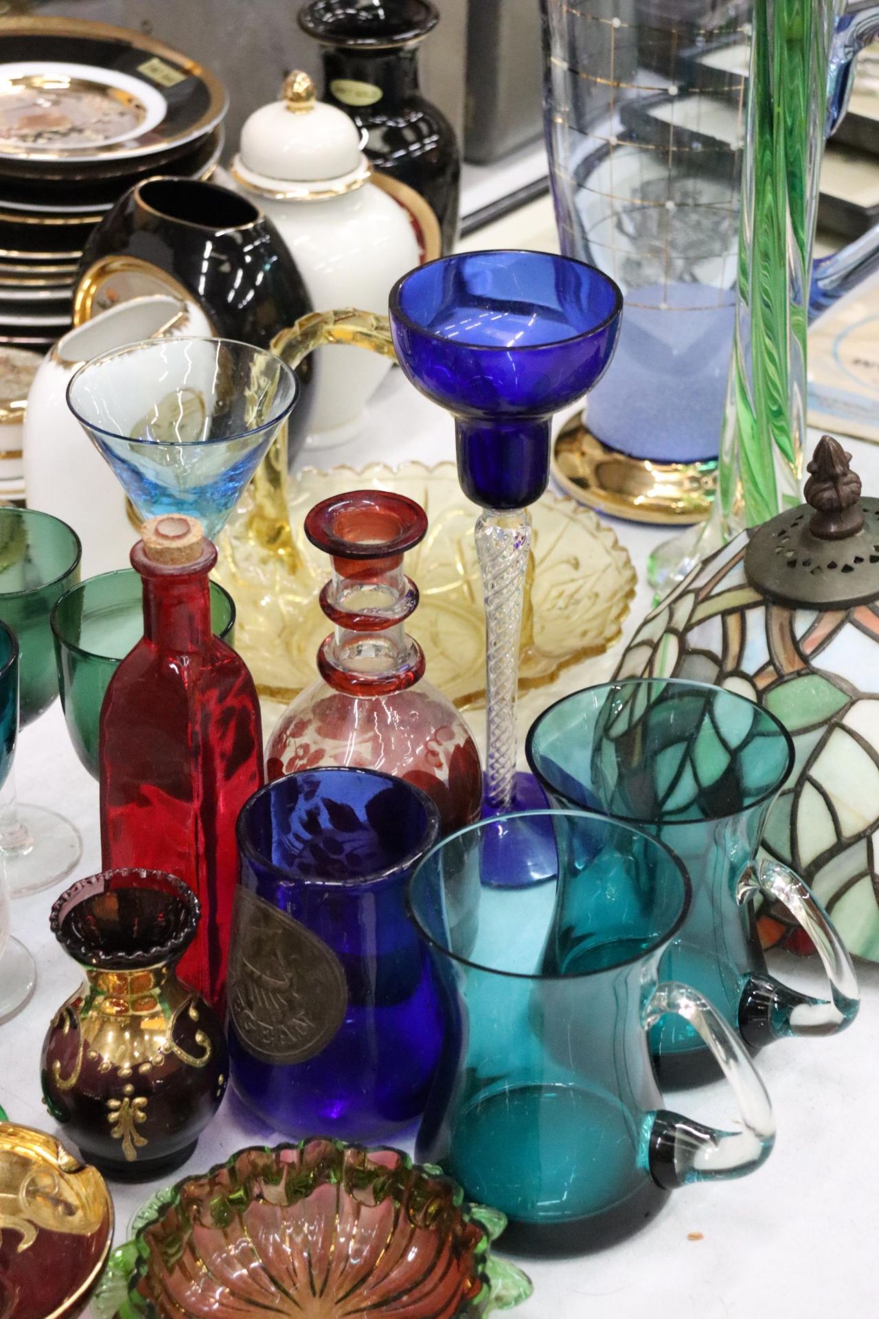 A LARGE QUANTITY OF COLOURED GLASS TO INCLUDE VASES, WINE GLASSES, CANDLE HOLDERS, ETC., - Image 9 of 10