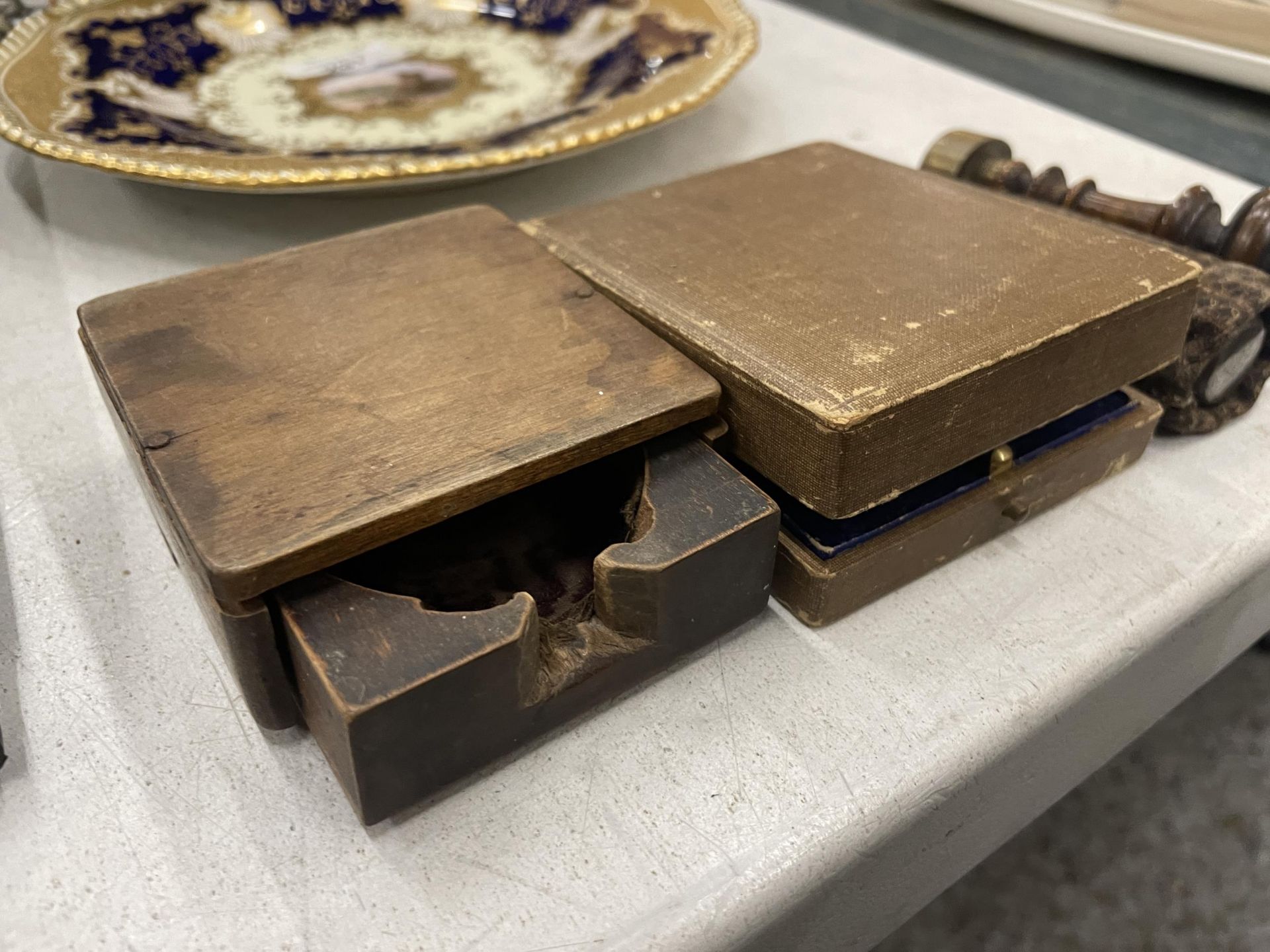 TWO VINTAGE METAL STAMPS PLUS TWO VINTAGE POCKET WATCH BOXES - Image 3 of 5