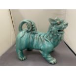 A LARGE ORIENTAL FOO DOG HEIGHT 20CM (A/F CHIP ON REAR)