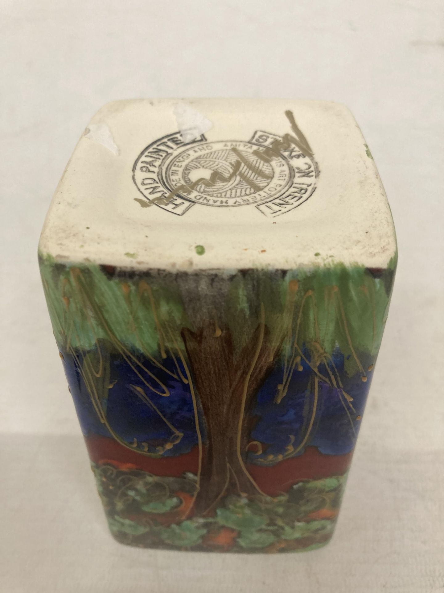 AN ANITA HARRIS BLUEBELL WOOD VASE SIGNED IN GOLD - Image 3 of 3