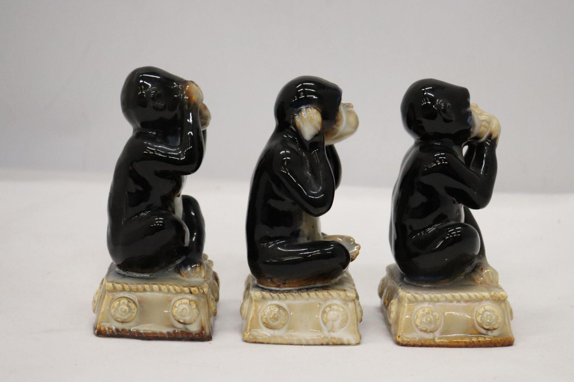 THREE CERAMIC, SEE NO EVIL, HEAR NO EVIL AND SPEAK NO EVIL MONKEYS, HEIGHT 14CM - Image 4 of 7