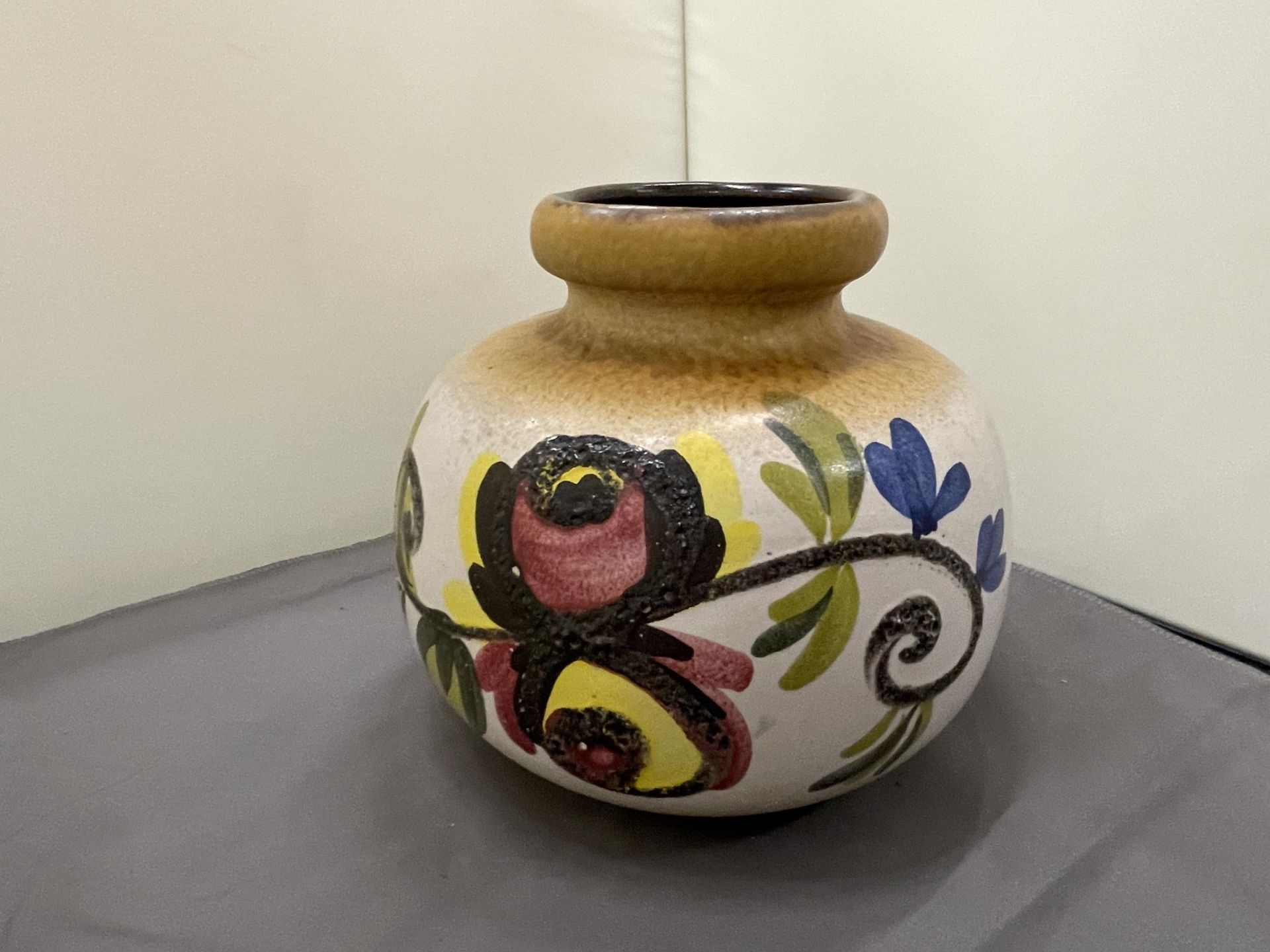 A VINTAGE 1960'S, SCHEURICH, WEST GERMAN VASE - Image 3 of 4