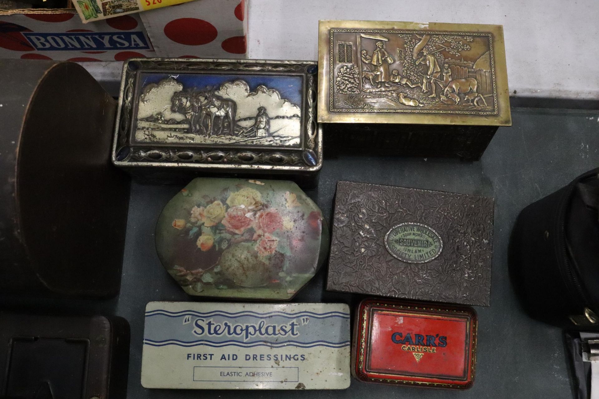 A QUANTITY OF VINTAGE TINS TO INCLUDE CO-OPERATIVE WHOLESALE SOAP WORKS, ETC - 6 IN TOTAL - Image 2 of 10