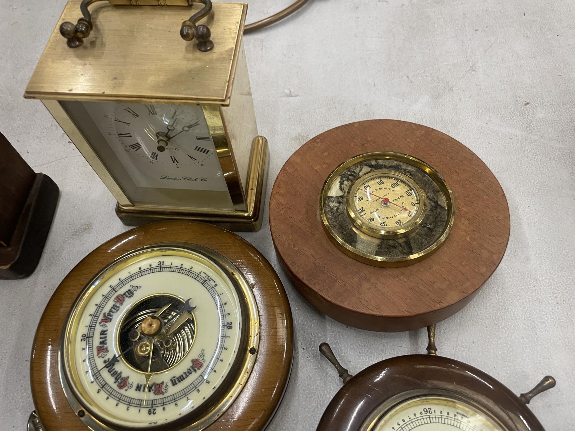 A COLLECTION OF SMALL BAROMETERS PLUS A BRASS CARRIAGE CLOCK - Image 4 of 4