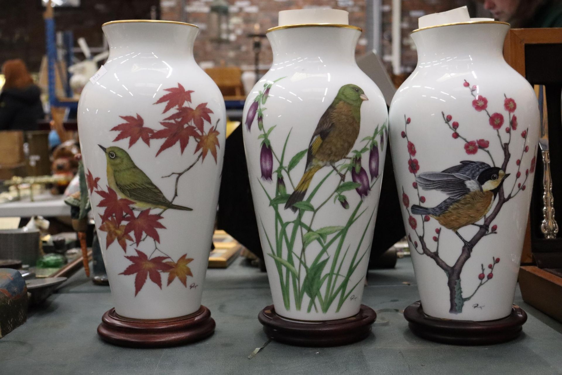 THREE LARGE FRANKLIN PORCELAIN VASES WITH JAPANESE CHARACTERS TO BASE AND WOODEN STANDS, THE HERALDS - Image 7 of 7