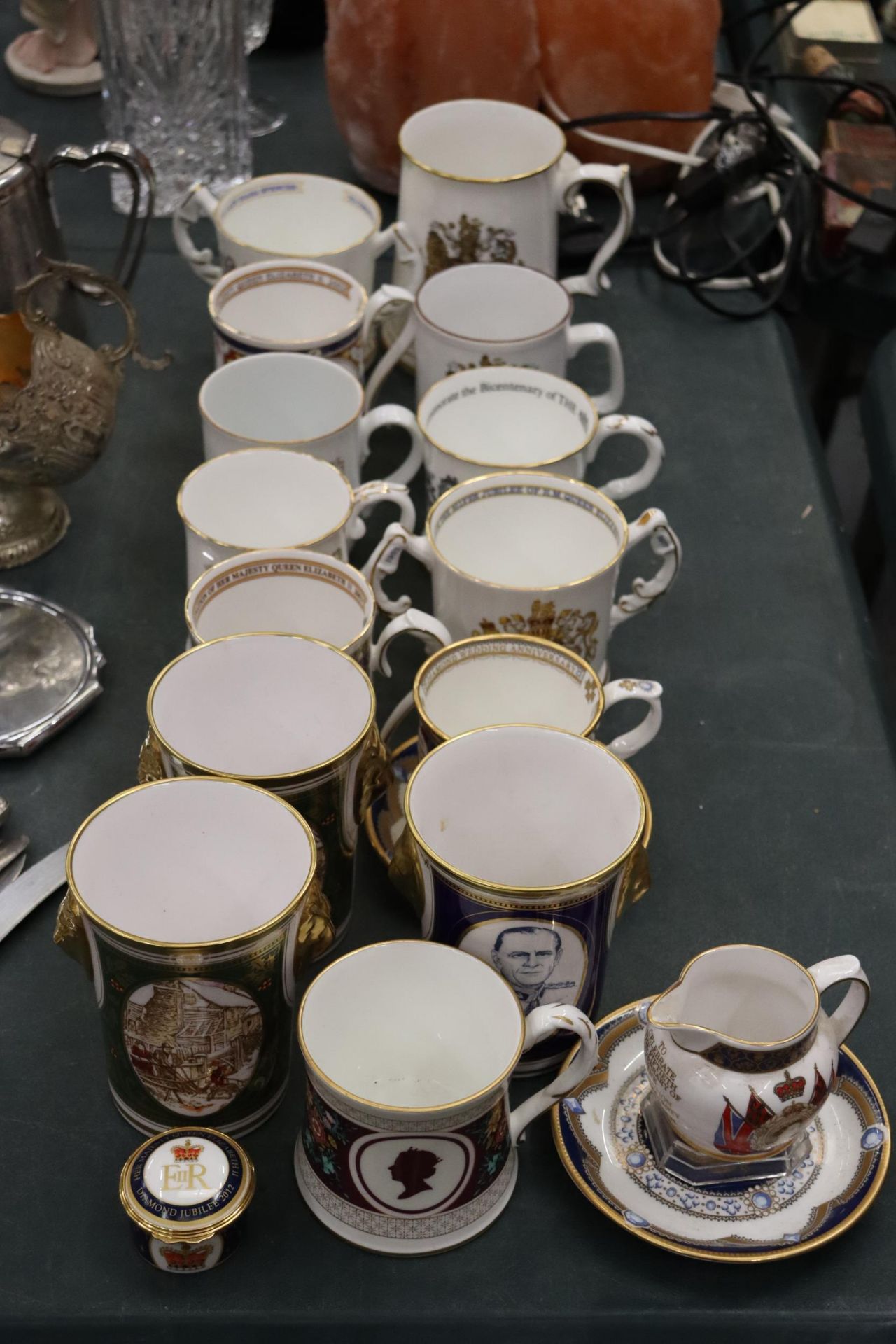 A LARGE QUANTITY OF COMMEMORATIVE MUGS AND CUPS TO INCUDE ROYALTY - Image 2 of 9