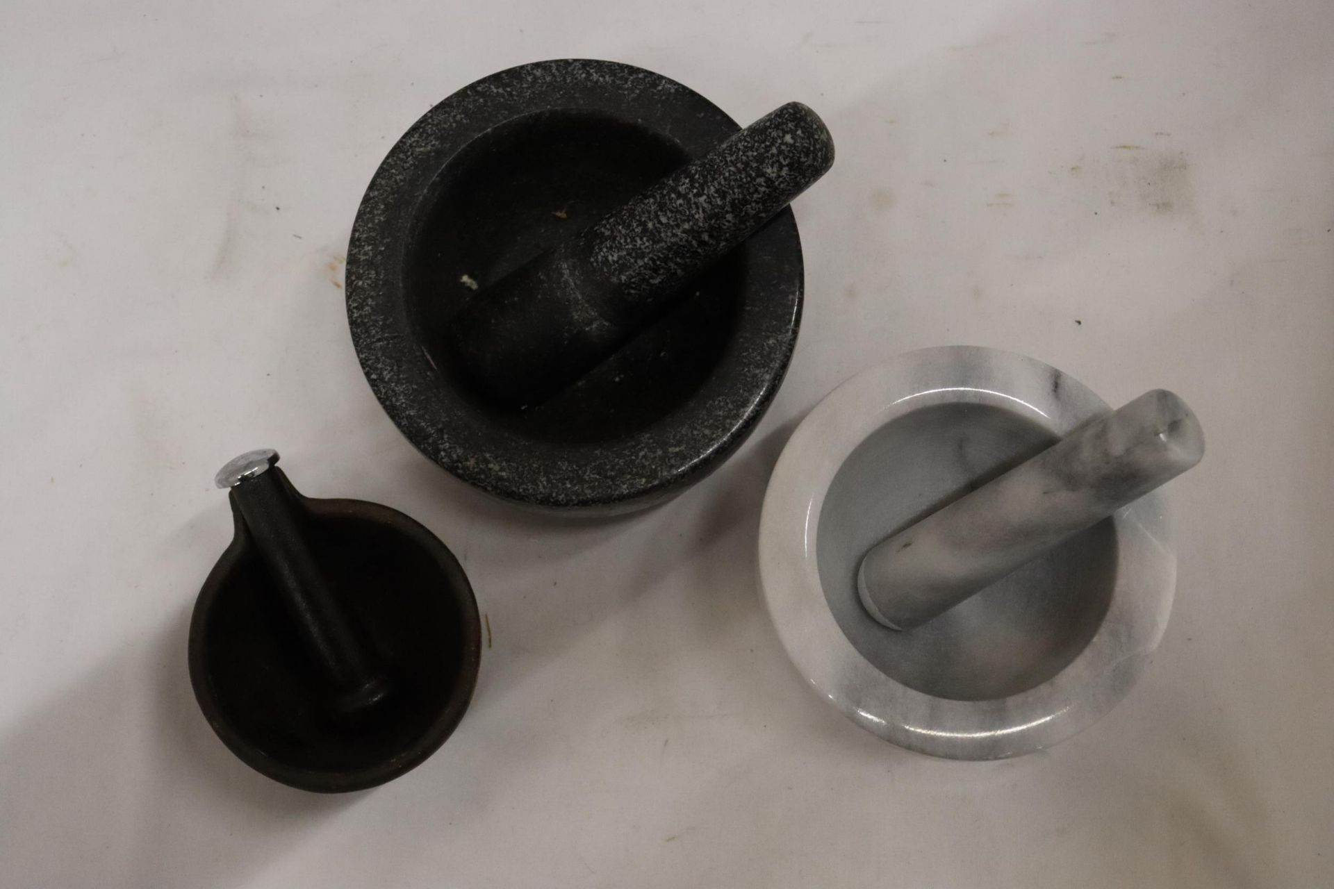 THREE HEAVY PESTLE AND MORTARS TO INCLUDE TWO MARBLE AND A CAST ONE - Image 3 of 7