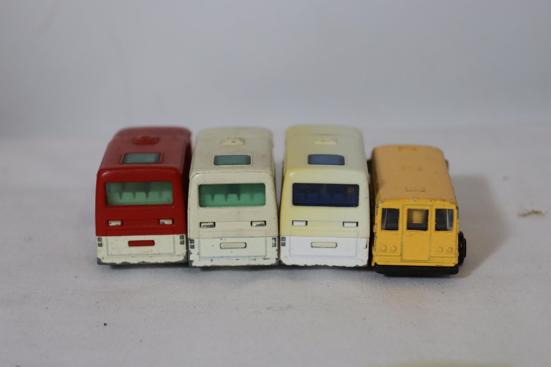 A LARGE QUANTITY OF DIECAST TOY BUSES AND COACHES TO INCLUDE MAJORETTE, MATCHBOX,ETC - Image 6 of 7