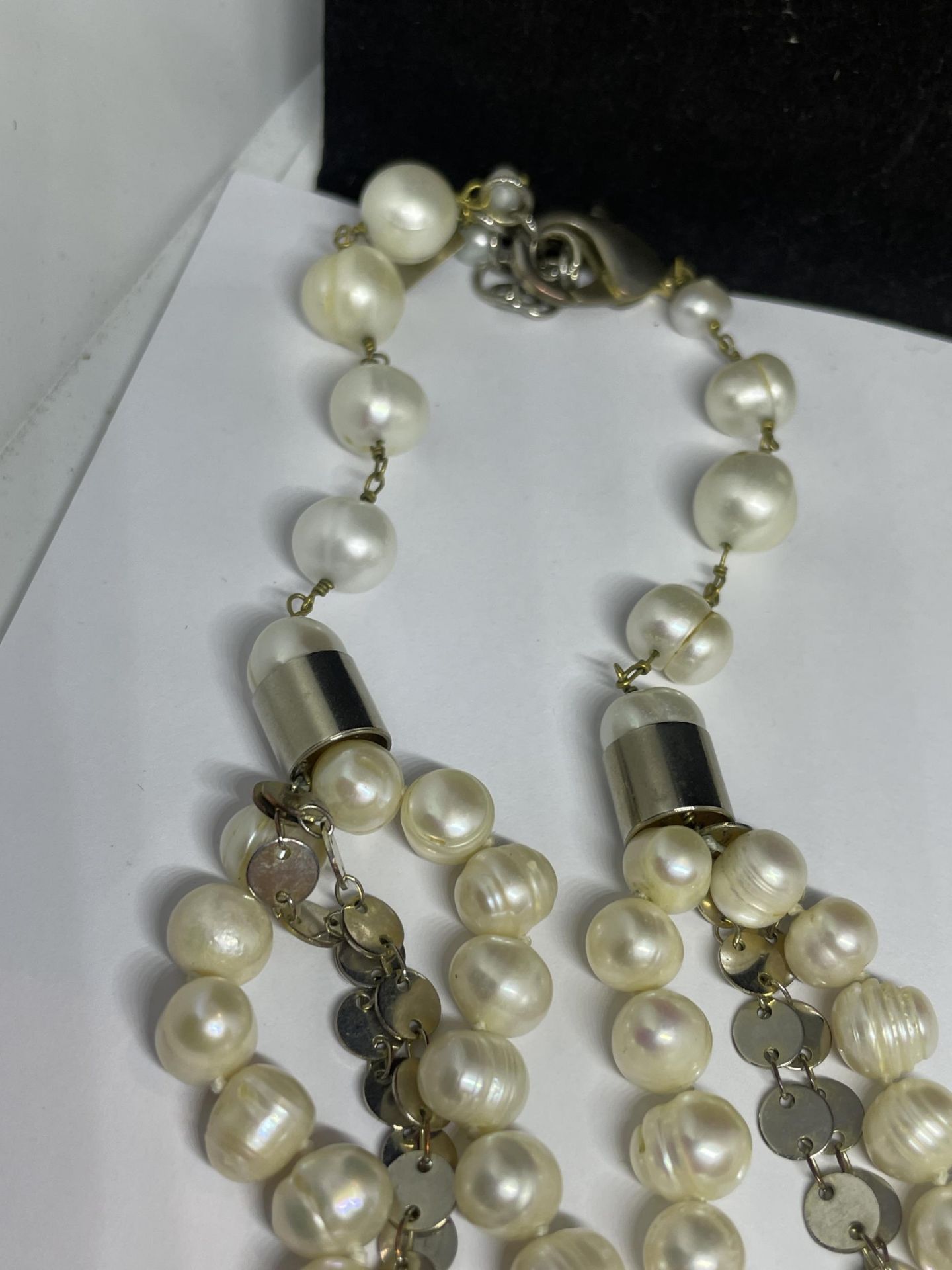 A ROSANTICA MILANO FRESH WATER PEARLS NECKLACE AND THREE BRACELETS - Image 4 of 7