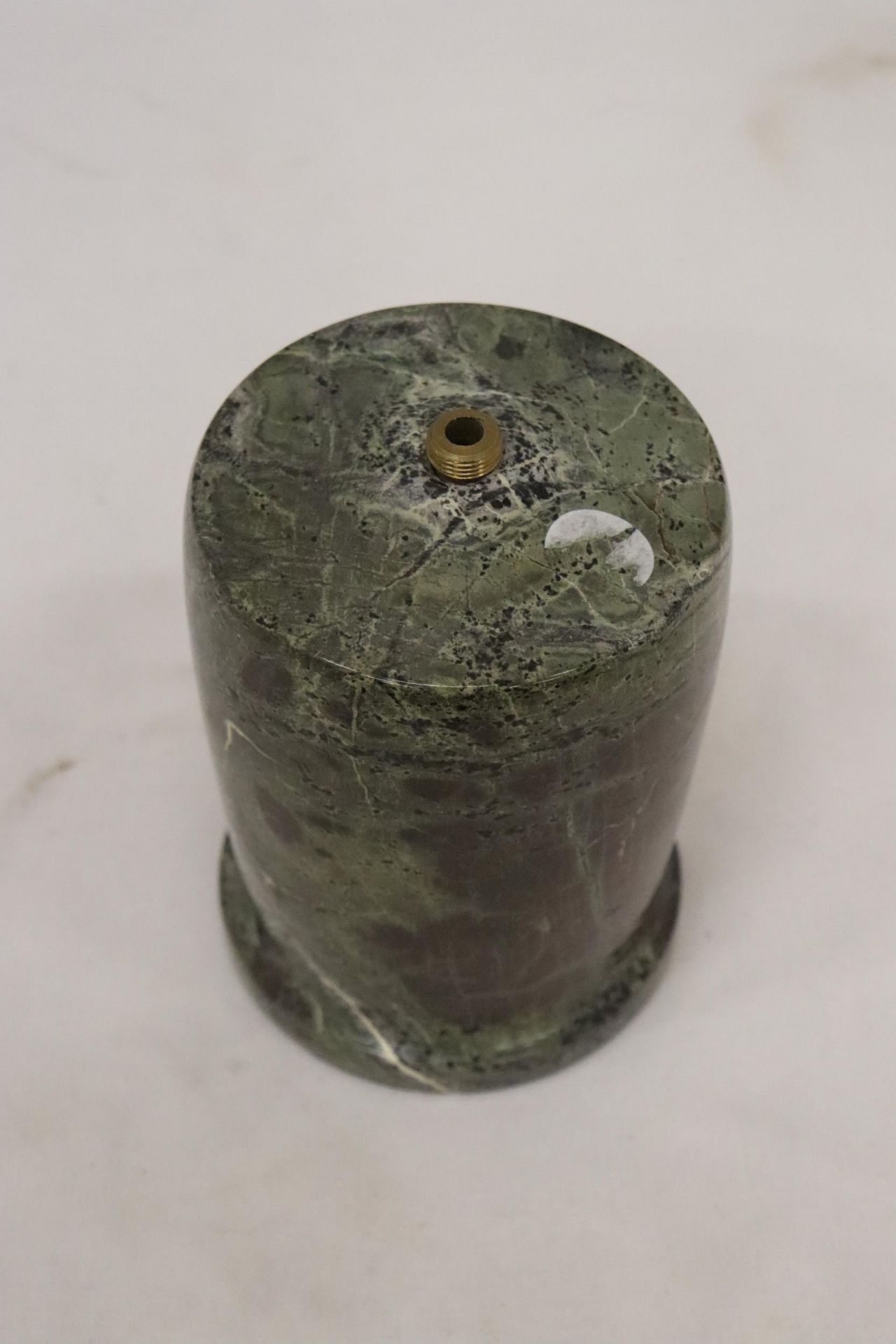 A HEAVY STONE LAMP BASE, BELIEVED TO BE MADE FROM CORNISH SERPENTINE FROM THE LIZARD PENINSULA. - Image 2 of 4