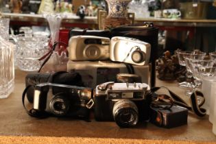 A QUANTITY OF VINTAGE CAMERAS TO INCLUDE YASHICA ZOOMTEC, YASHICA EE, HP, ETC.,