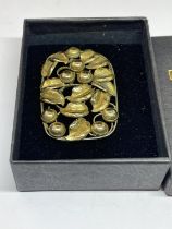 A LARGE ARTS AND CRAFTS BROOCH IN A PRESENTATION BOX