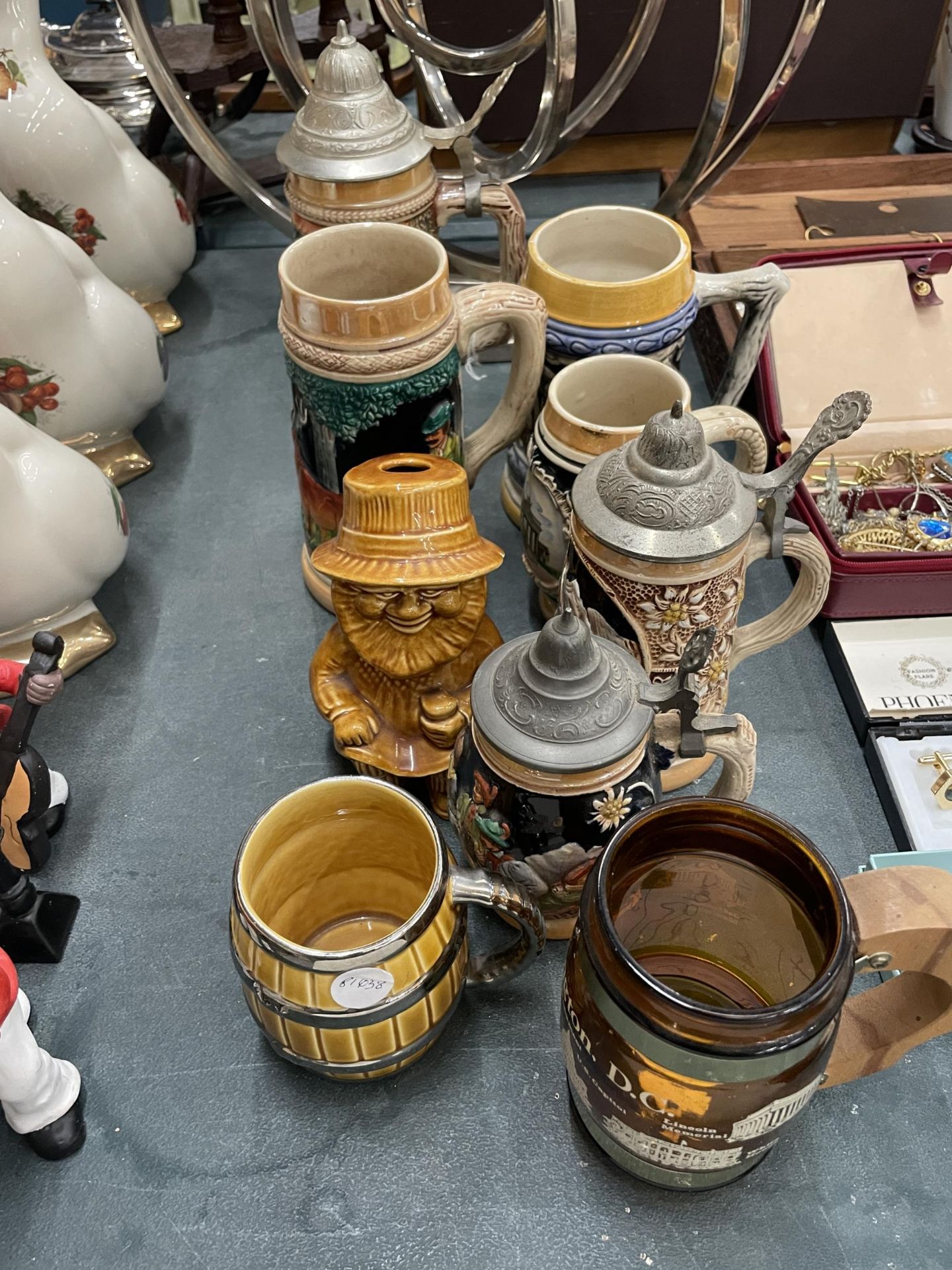 A COLLECTION OF VINTAGE STEIN TANKARDS, ETC - 9 IN TOTAL