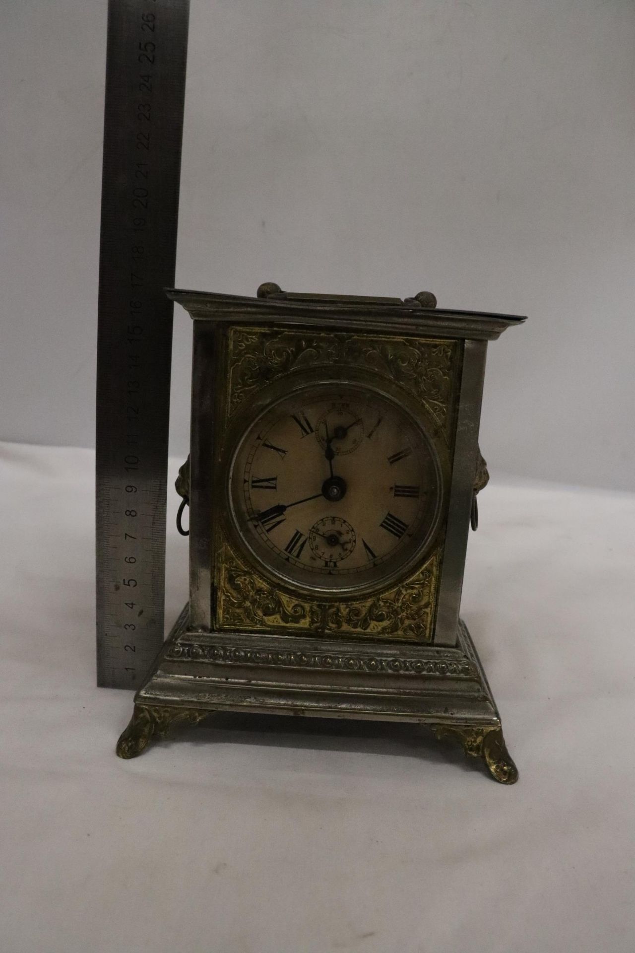 AN ORNATE VINTAGE ALARM CARRIAGE CLOCK WITH LION HANDLE DECORATION TO THE SIDES - POSSIBLY AN - Image 8 of 9