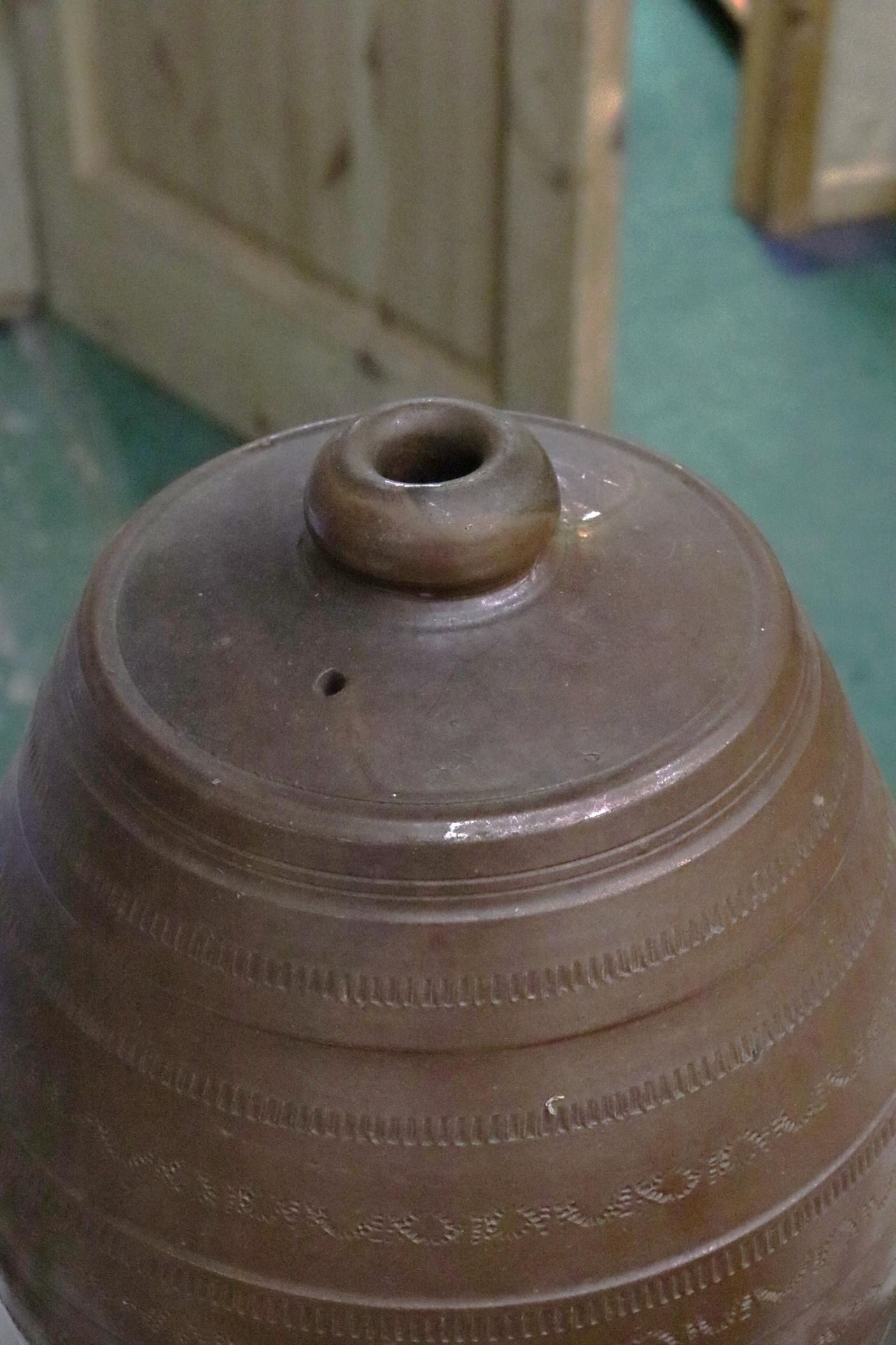 A VINTAGE STONEWARE KEG WITH MATCHING JUG AND JAR - Image 5 of 7