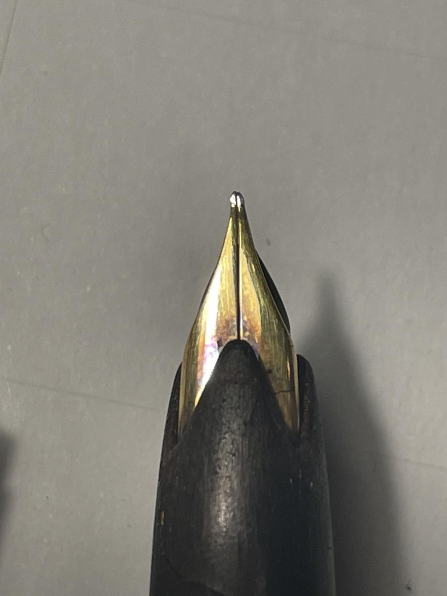 A MONT BLANC MEISTERSTUCK No 12 WITH 14 CARAT GOLD NIB (LID A/F) - Image 6 of 7
