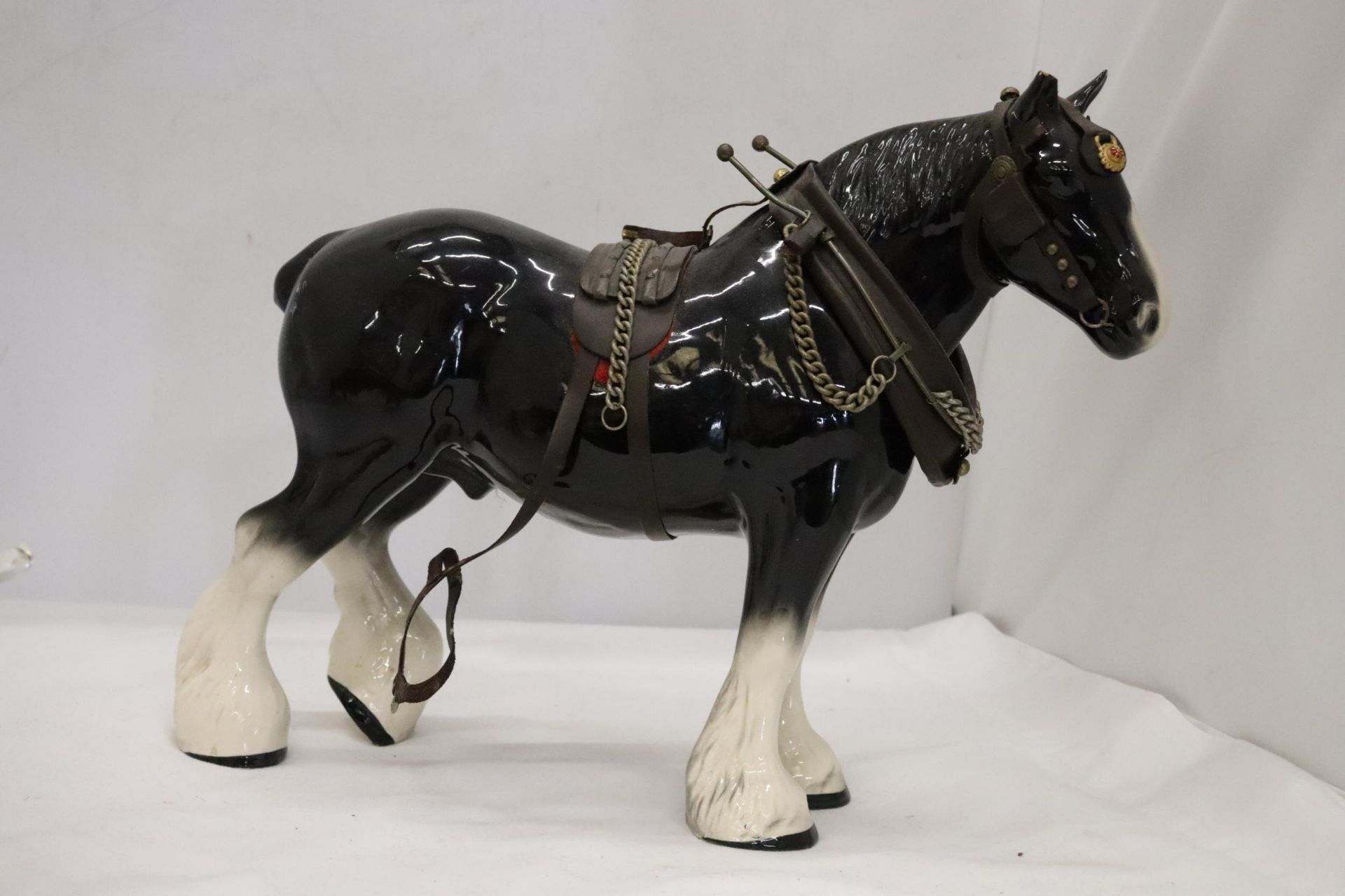 A LARGE SHIRE HORSE WITH HARNESS PLUS A HEAVY GLASS 'TORTOISESHELL' BULL - Image 4 of 9