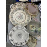 A QUANTITY OF CERAMIC PLATES, ETC TO INCLUDE HANDPAINTED FLOWER PIN TRAYS, WEDGWOOD, ETC