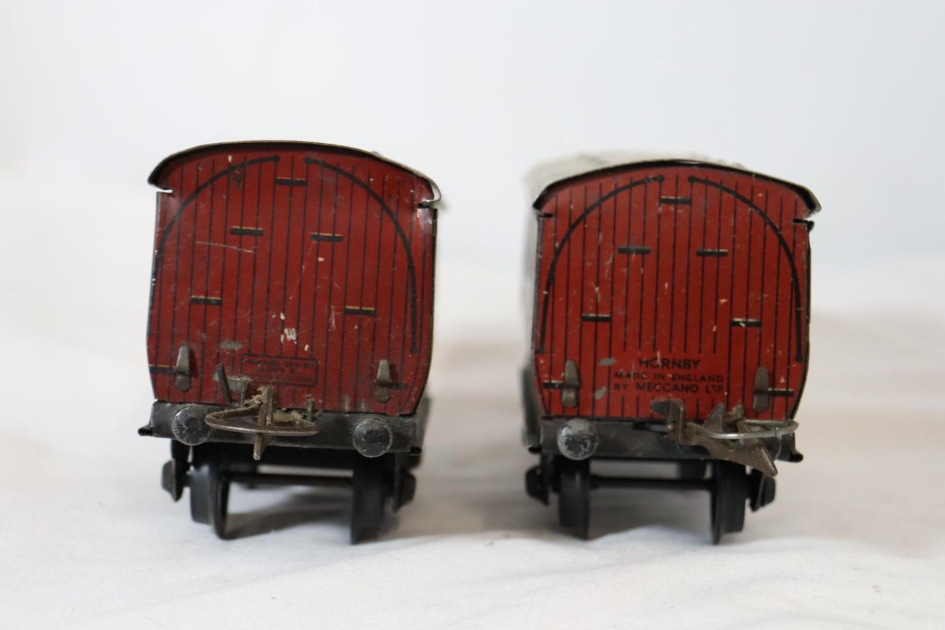 TWO HORNBY .30 GAUGE METAL RAILWAY CARRIAGES LENGTH 17 CM - Image 2 of 4