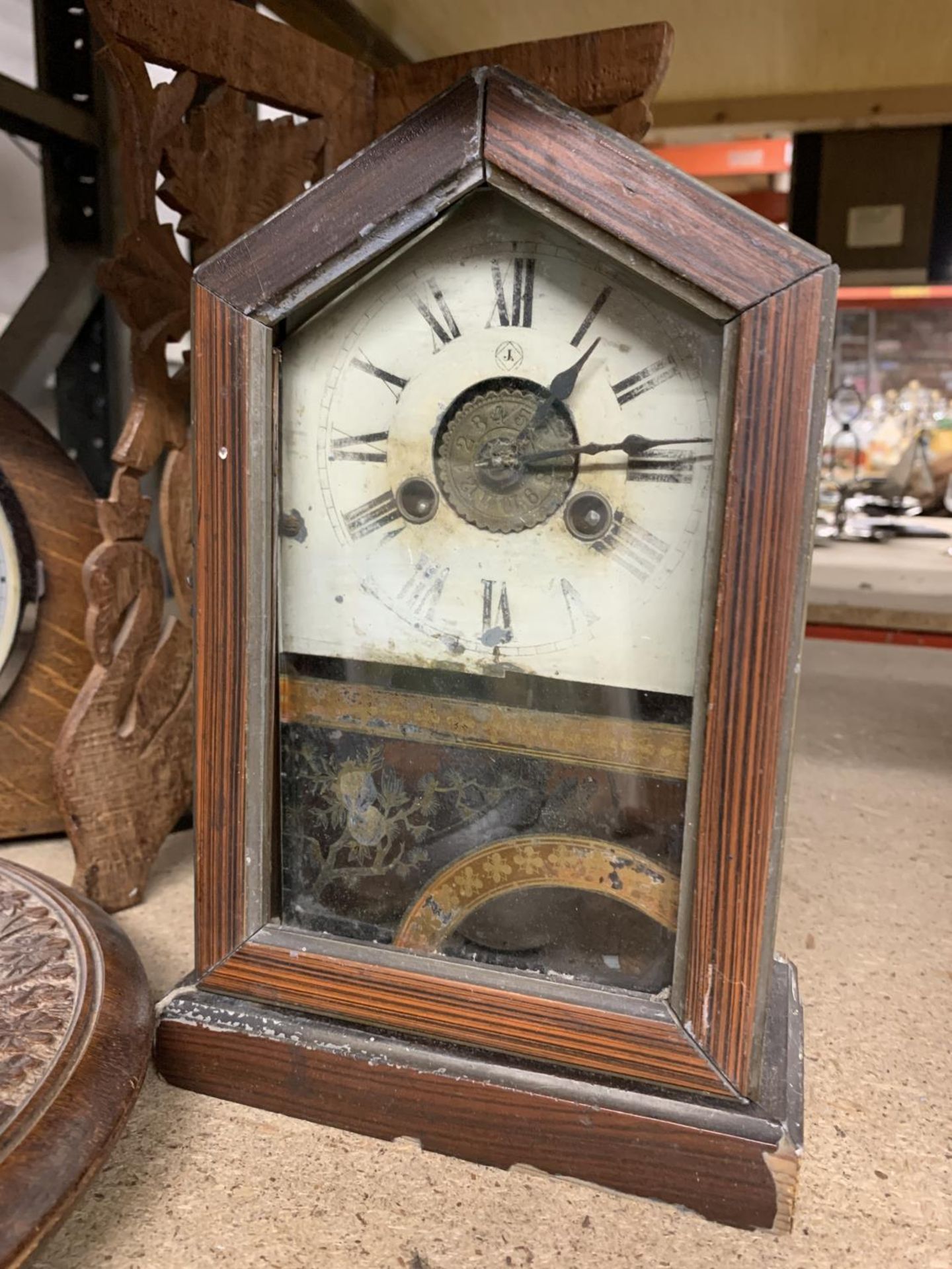 A QUANTITY OF TREEN ITEMS TO INCLUDE TWO MANTLE CLOCKS, ELEPHANTS, BOX AND CARVED TABLE - Image 2 of 4