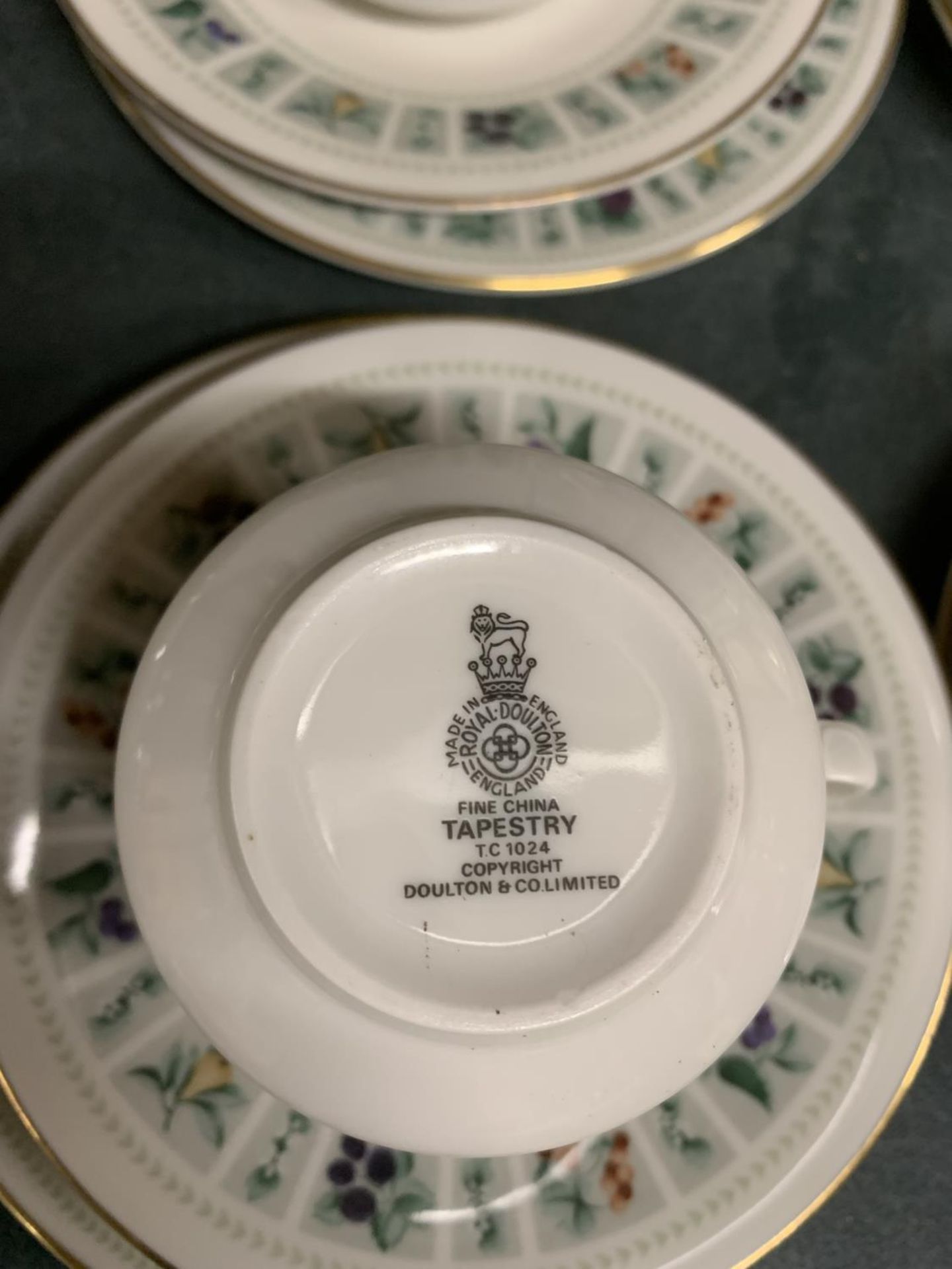 A ROYAL DOULTON 'TAPESTRY' DINNER SERVICE TO INCLUDE DINNER PLATES, SERVING TUREENS, BOWLS, CUPS, - Image 3 of 4
