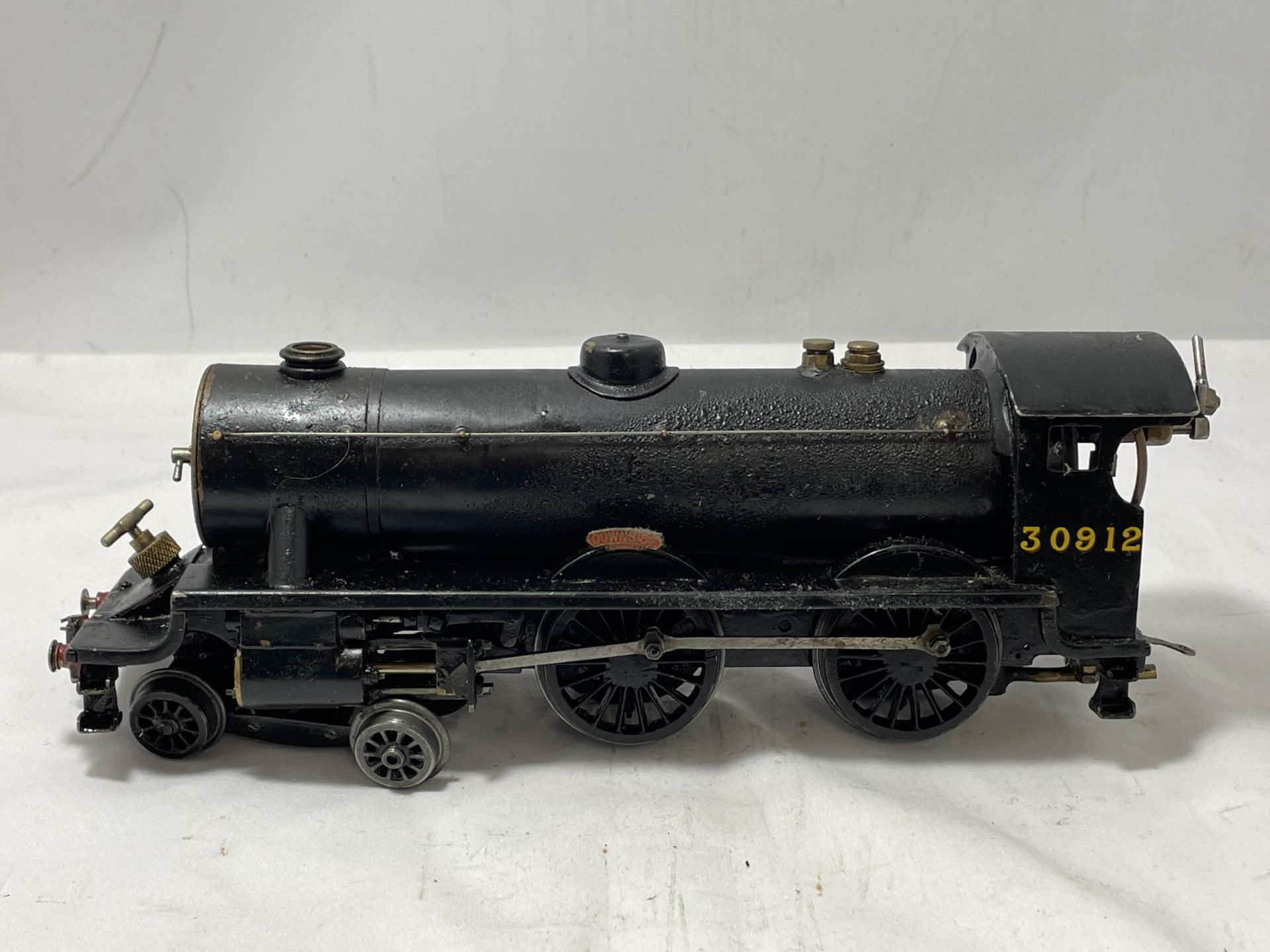 A SCRATCH BUILT LIVE STEAM 30 MM GAUGE 4-4-0 MODEL RAILWAY LOCOMOTIVE "DOWNSIDE" NUMBER 30912 IN