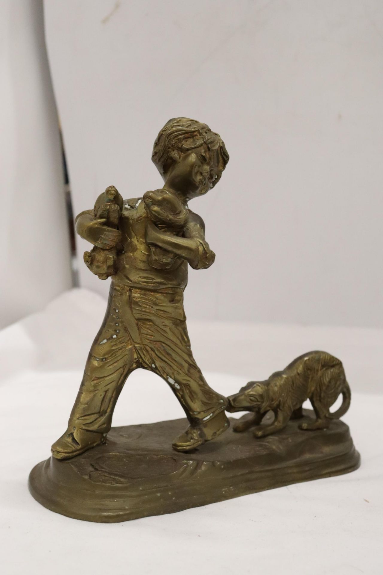 A BRASS FIGURE OF A BOY WITH PUPPY DOGS, HEIGHT 20CM, WIDTH 20CM TOGETHER WITH A BRASS LADEL AND A - Image 5 of 8