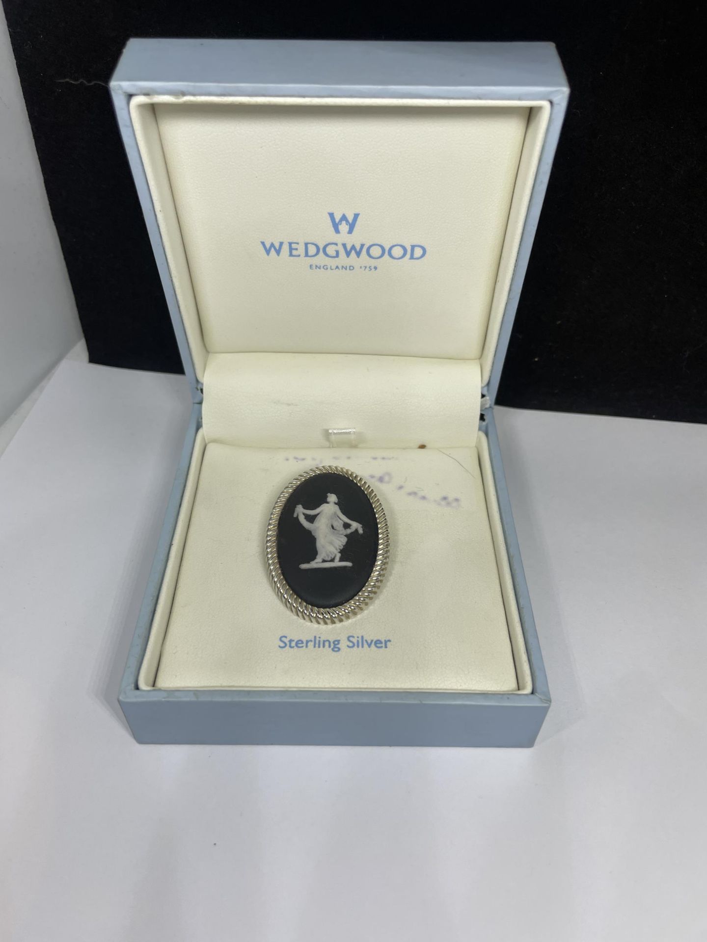 A STERLING SILVER AND BLACK WEDGWOOD JASPERWARE BROOCH DANCING HOURS IN ORIGINAL PRESENTATION BOX