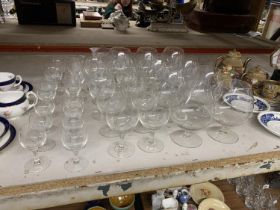 A LARGE QUANTITY OF VARIOUS SIZED GLASSWARE ENGRAVED SHERWOOD FORESTERS