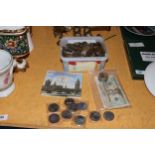 A LARGE QUANTITY OF VINTAGE COINS AND NOTES TO INCLUDE A VICTORIAN HALF CROWN, COMMEMORATIVE CROWNS,