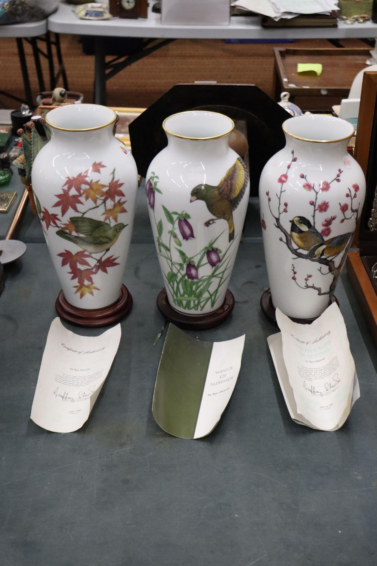 THREE LARGE FRANKLIN PORCELAIN VASES WITH JAPANESE CHARACTERS TO BASE AND WOODEN STANDS, THE HERALDS - Image 2 of 7