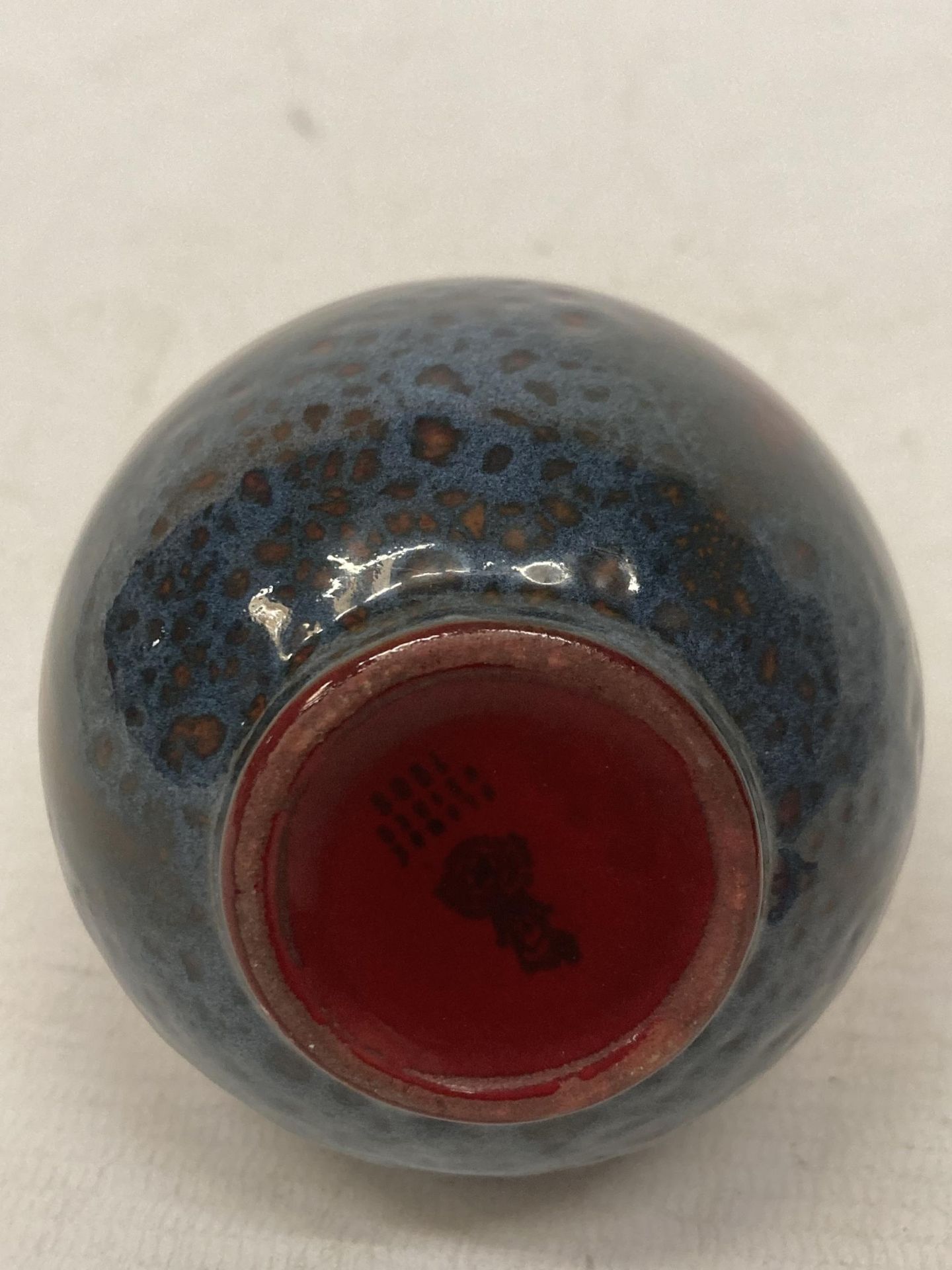 A ROYAL DOULTON FLAMBE VEINED VASE - Image 3 of 3