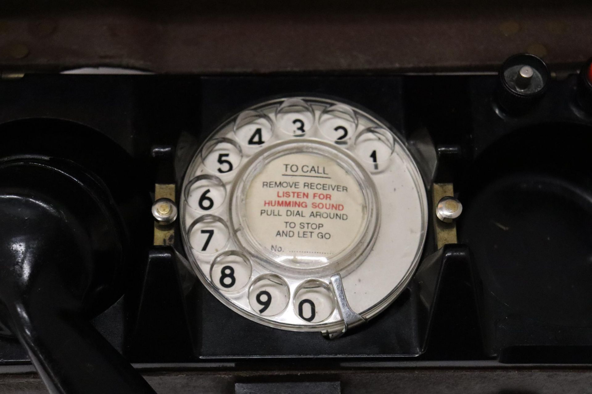 A WORLD WAR 11 MILITARY TELEPHONE IN A LEATHER CASE - Image 4 of 7