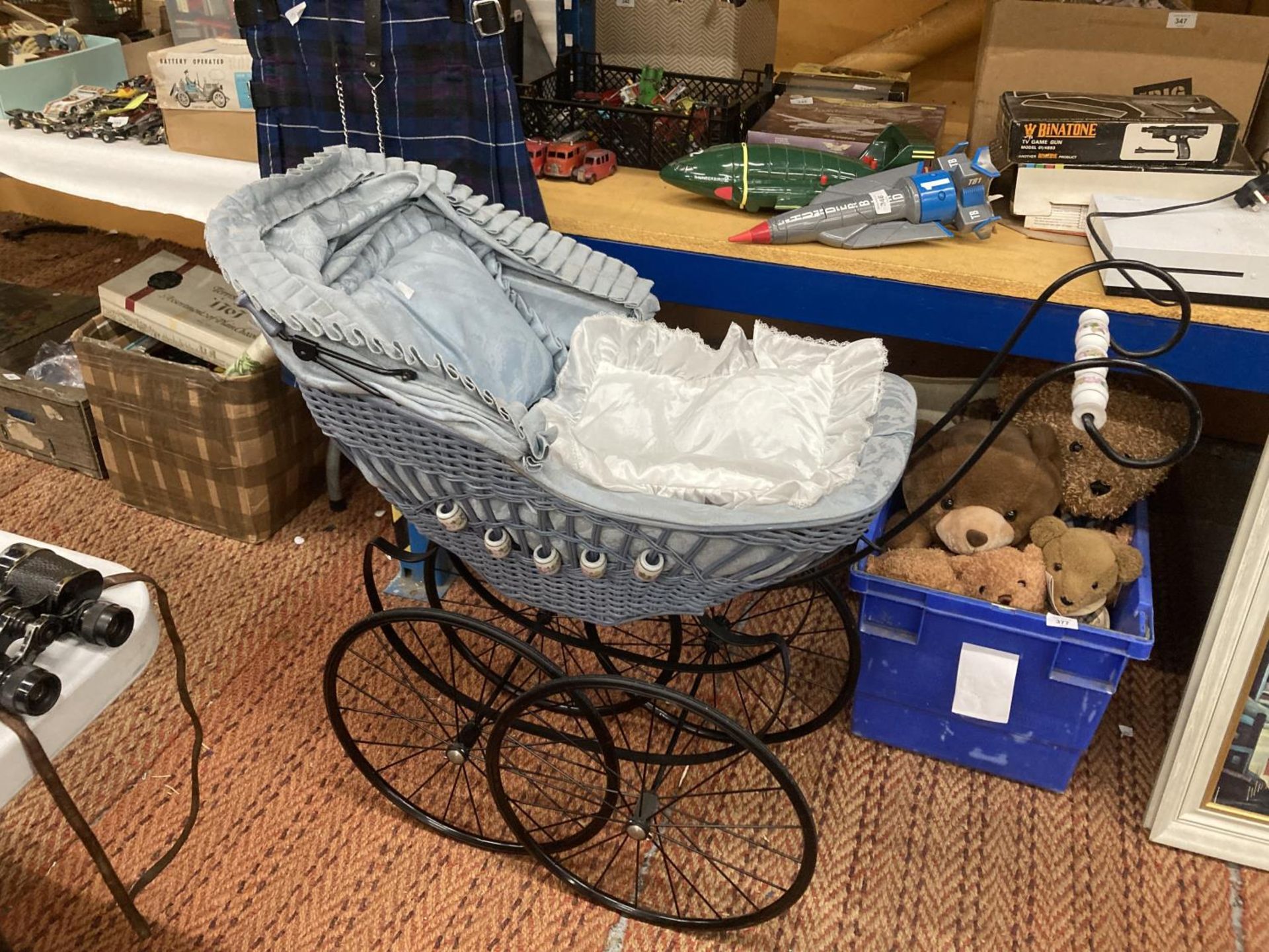 A LARGE VINTAGE PRAM WITH CERAMIC HANDLE AND DECORATION TO THE SIDE - Image 2 of 4