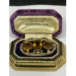 A VINTAGE BROOCH WITH THREE AMBER COLOURED STONES IN ORIGINAL PRESENTATION BOX