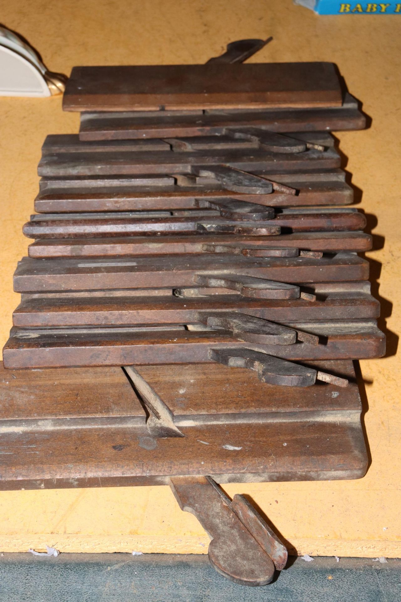 A QUANTITY OF WOODEN PLANES - Image 4 of 4