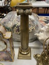 A VINTAGE CORINTHIAN COLUMN BRASS CANDLESTICK, HEIGHT 31CM