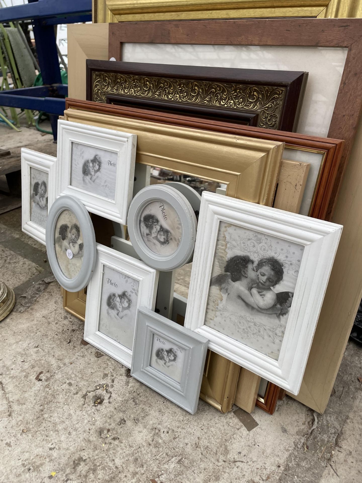 AN ASSORTMENT OF FRAMED MIRRORS AND PRINTS ETC - Image 2 of 6