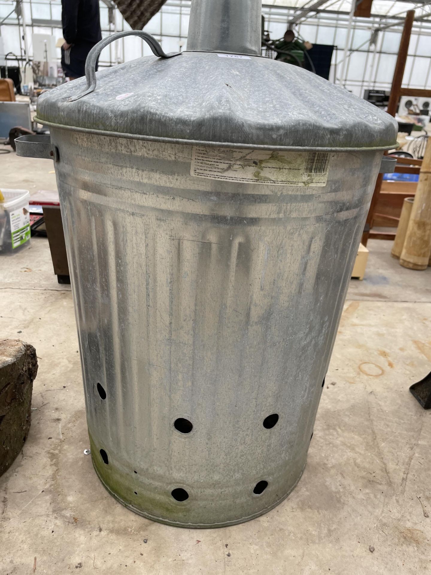 A METAL GARDEN INCINERATOR - Image 2 of 3