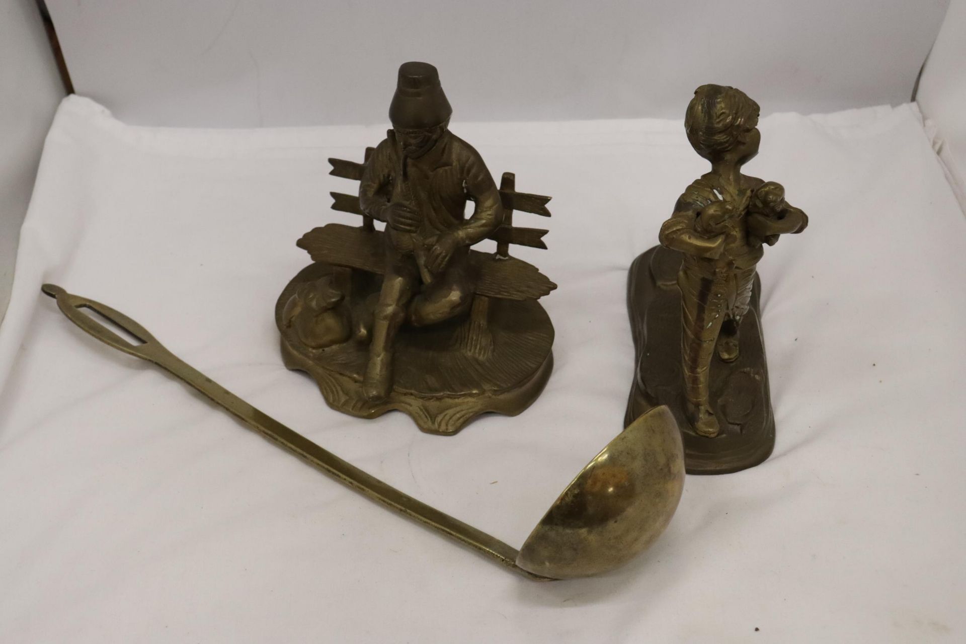 A BRASS FIGURE OF A BOY WITH PUPPY DOGS, HEIGHT 20CM, WIDTH 20CM TOGETHER WITH A BRASS LADEL AND A - Image 7 of 8