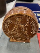 A VINTAGE CERAMIC 'ONE PENNY' MONEY BOX, HEIGHT 13CM