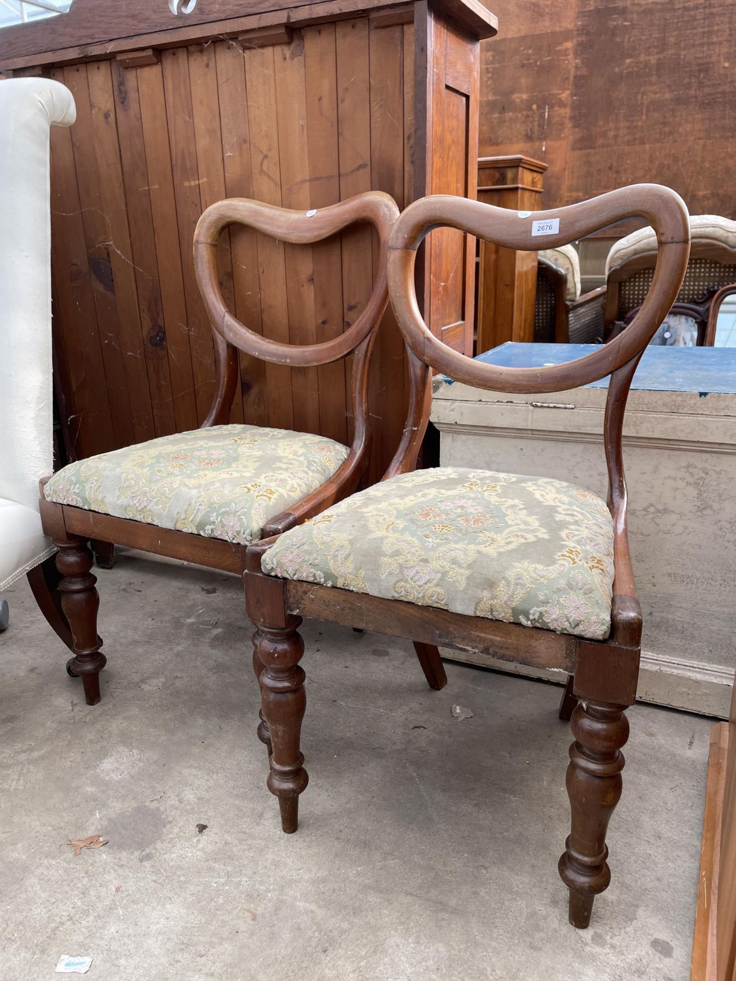 A PAIR OF VICTORIAN MAHOGANY DINING CHAIRS - Image 2 of 2
